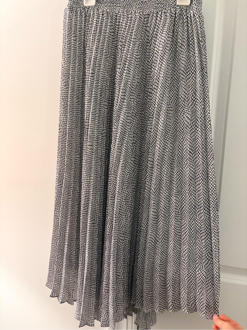 Tahari Black and White Printed Pleated Maxi Skirt